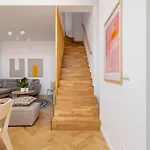 5 Bedroom - Terrace, Jacuzzi, Sauna Apartamento