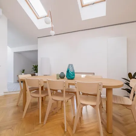 5 Bedroom - Terrace, Jacuzzi, Sauna *