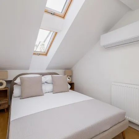 5 Bedroom - Terrace, Jacuzzi, Sauna Daire