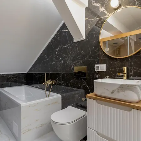 5 Bedroom - Terrace, Jacuzzi, Sauna * Krakow