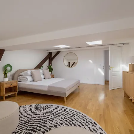 Daire 5 Bedroom - Terrace, Jacuzzi, Sauna *