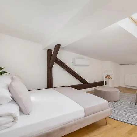 5 Bedroom - Terrace, Jacuzzi, Sauna Appartement