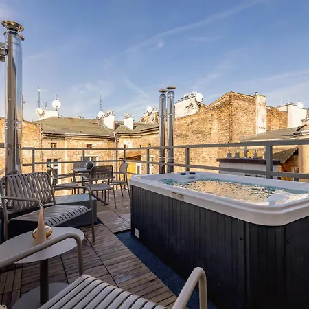 Daire 5 Bedroom - Terrace, Jacuzzi, Sauna *