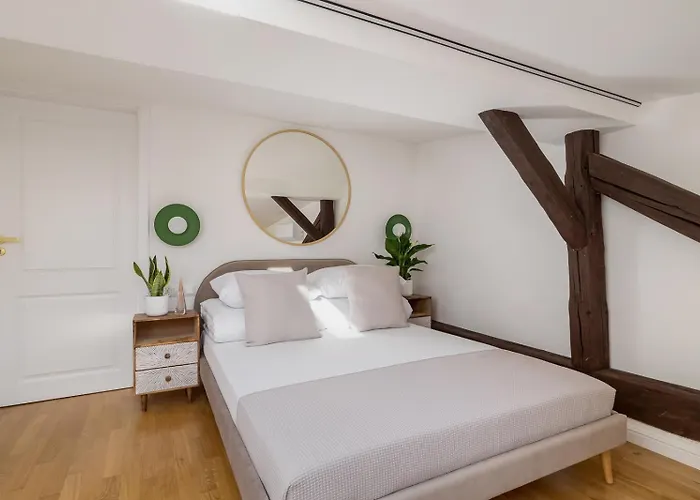 5 Bedroom - Terrace, Jacuzzi, Sauna Appartement *