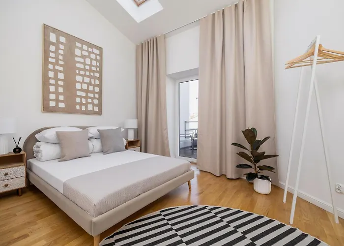 5 Bedroom - Terrace, Jacuzzi, Sauna *