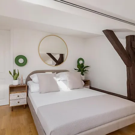 5 Bedroom - Terrace, Jacuzzi, Sauna Apartament *