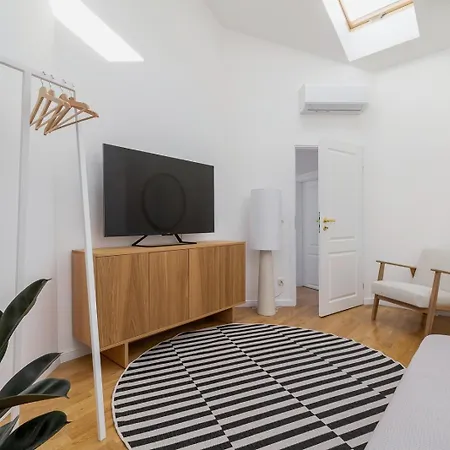 5 Bedroom - Terrace, Jacuzzi, Sauna Apartament *