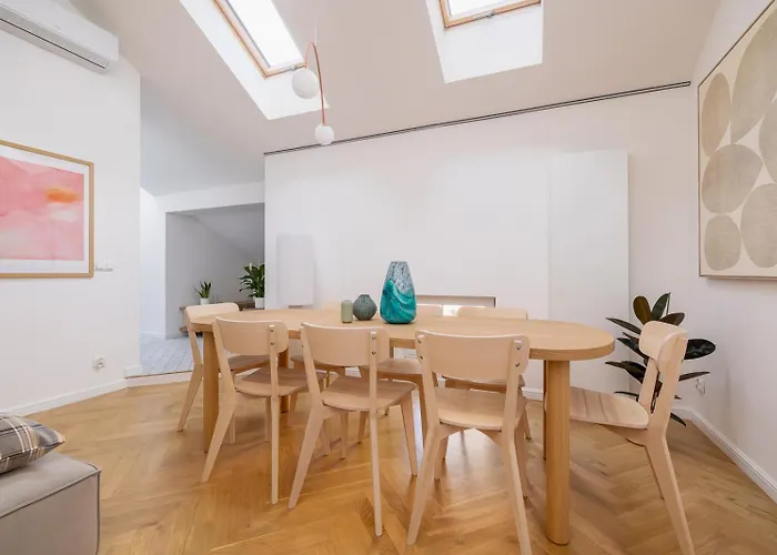 5 Bedroom - Terrace, Jacuzzi, Sauna *