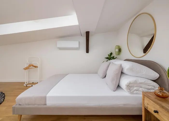 5 Bedroom - Terrace, Jacuzzi, Sauna Apartment *