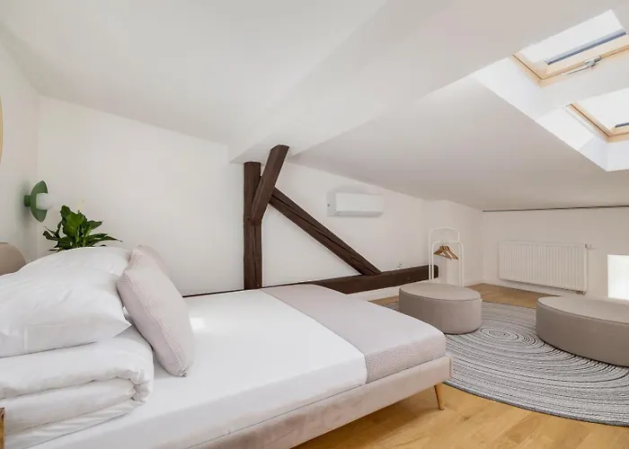 5 Bedroom - Terrace, Jacuzzi, Sauna Apartment